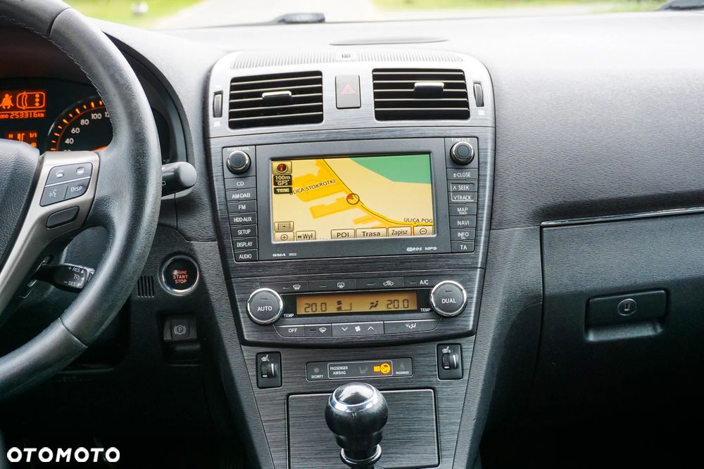 Toyota Avensis 2.0 Executive - 5