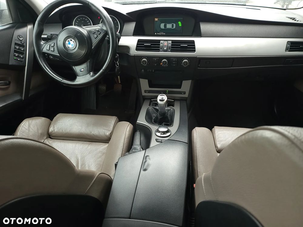 BMW Seria 5 520i - 28