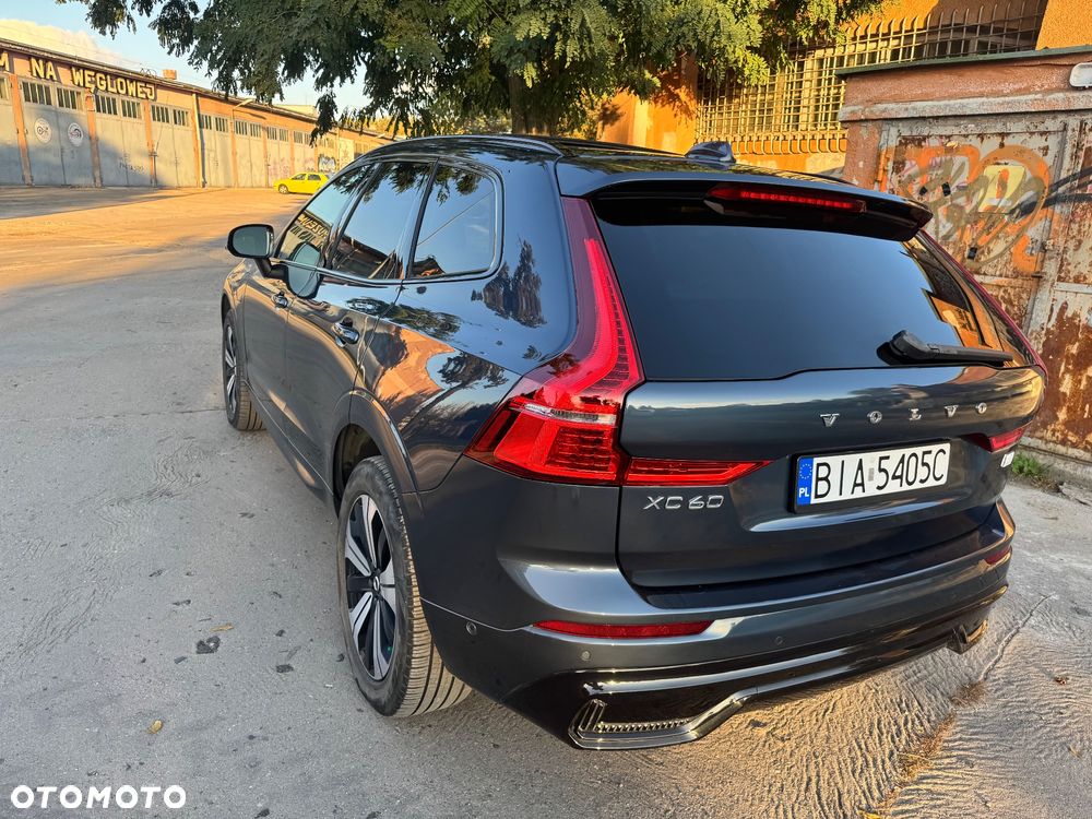 Volvo XC 60 T8 Plug-In Hybrid AWD Plus Dark - 4