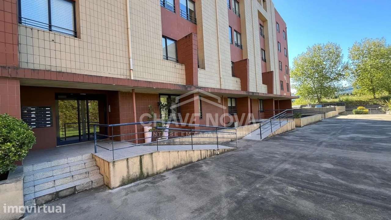 Apartamento T2 c/Varanda, Suite, Garagem e Arrumo | Valadares - Grande imagem: 5/17