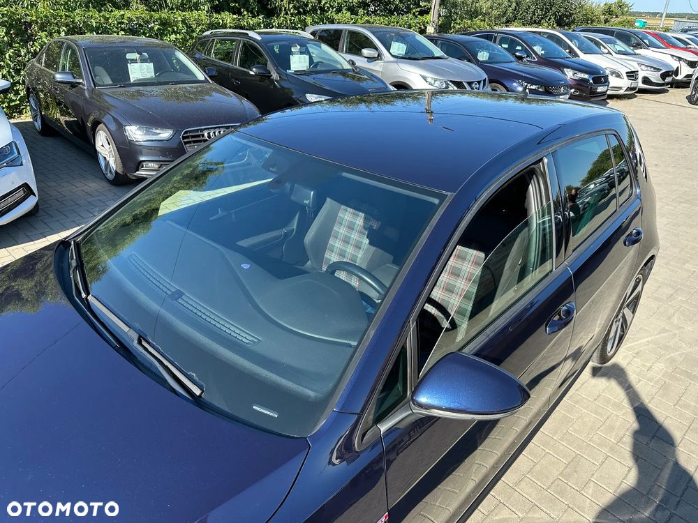 Volkswagen Golf - 32
