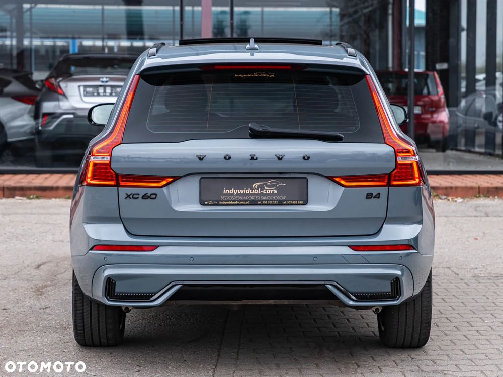 Volvo XC 60 B4 D Plus Dark - 18