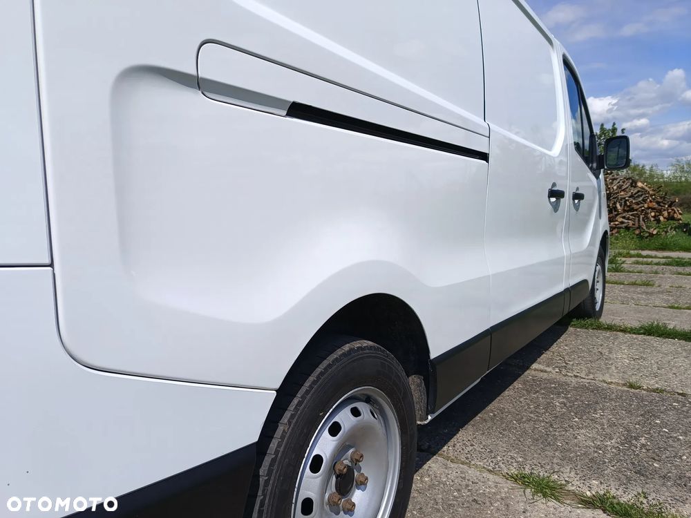 Renault Trafic L2H1 1.6 diesel 125kM 2018rok WEBASTO, CZUJNIKI PARKOWANIA, HAK, BAGAŻNIK DACHOWY, STAN BARDZO DOBRY! - 17
