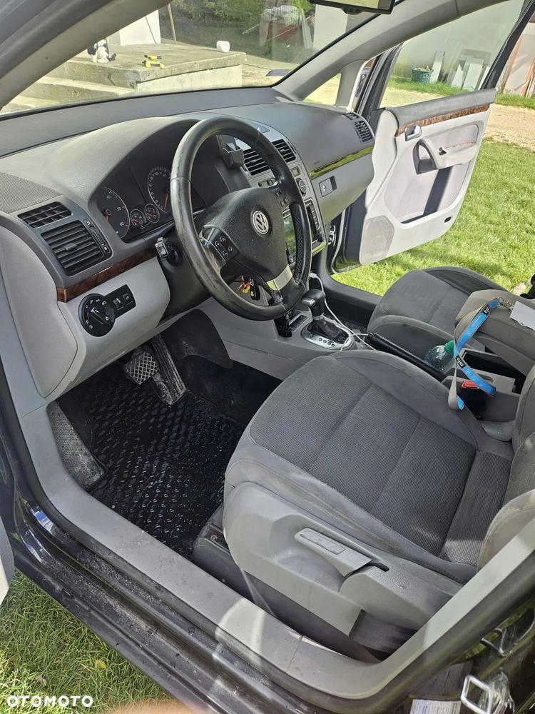 Volkswagen Touran 2.0 TDI DPF Highline DSG - 14