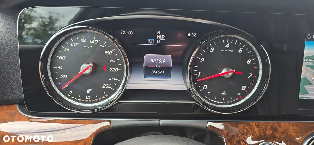 Mercedes-Benz Klasa E 300 9G-TRONIC - 12