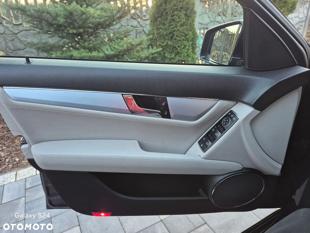 Mercedes-Benz Klasa C 180 BlueEFFICIENCY Elegance - 14
