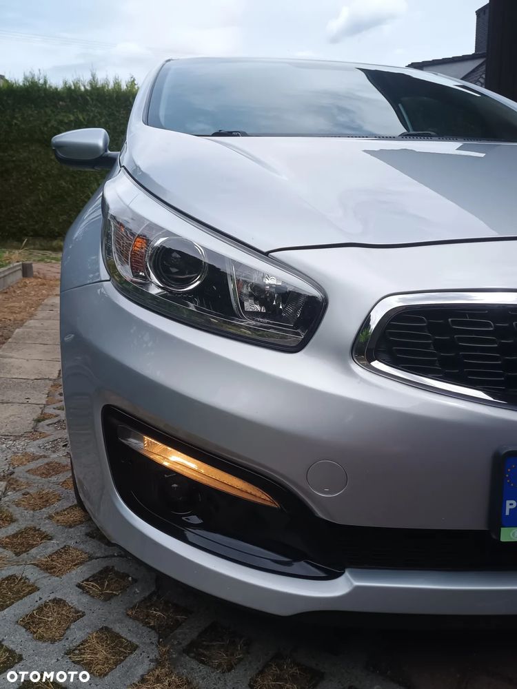 Kia Ceed 1.6 CRDi 136 ISG Dream Team Edition - 5