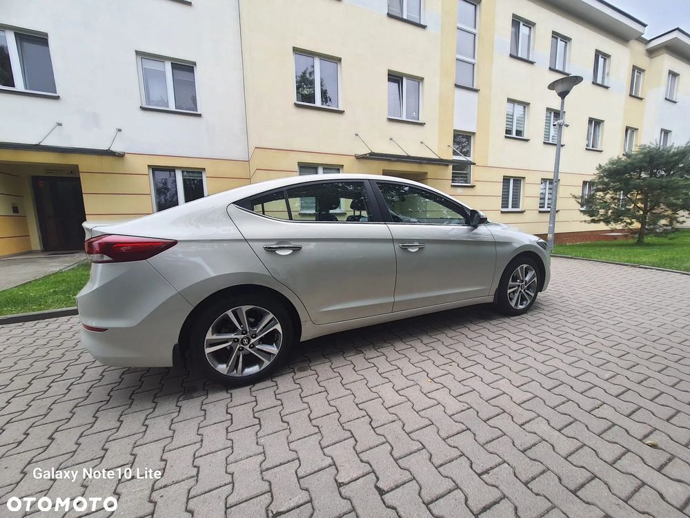 Hyundai Elantra 1.6 Comfort - 9
