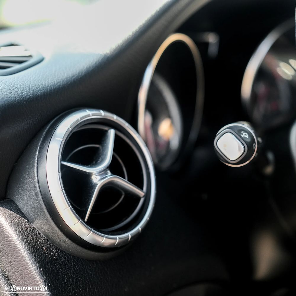 Mercedes-Benz CLA 180 d Shooting Brake AMG Line - 11