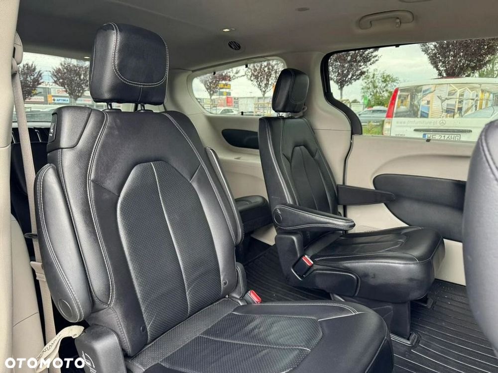 Chrysler Pacifica - 15