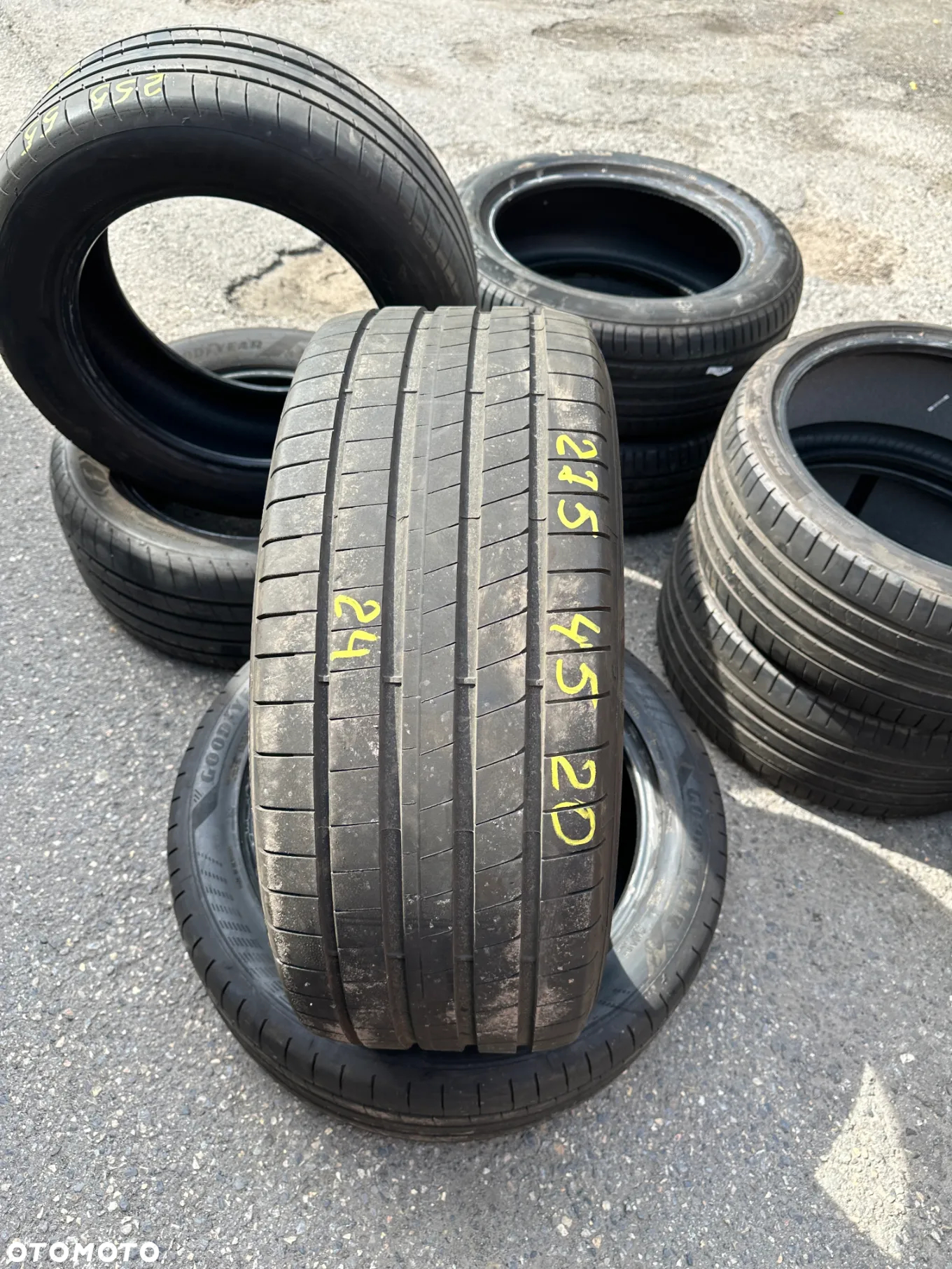 275/45x20 Good Year - 2