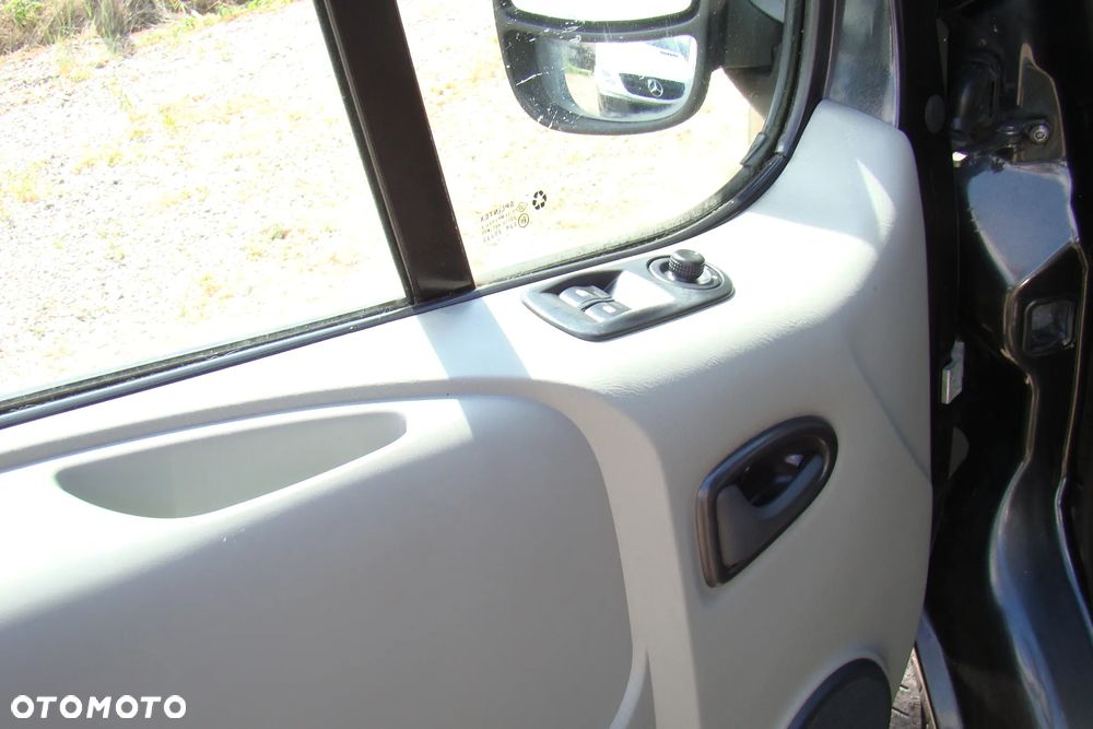 Opel Vivaro - 12