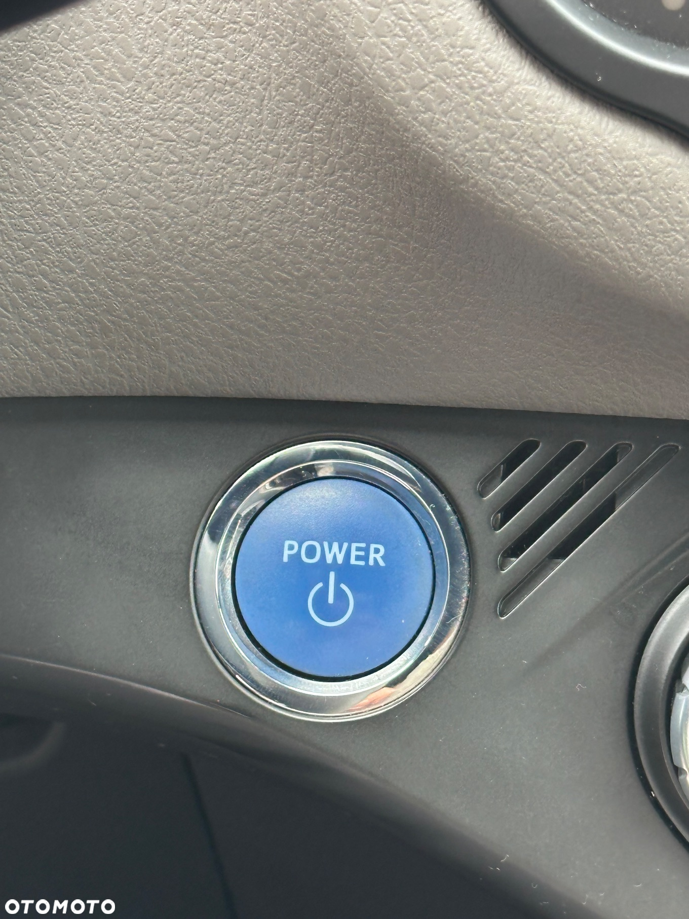 Toyota Yaris Hybrid 100 Selection Platinum - 31