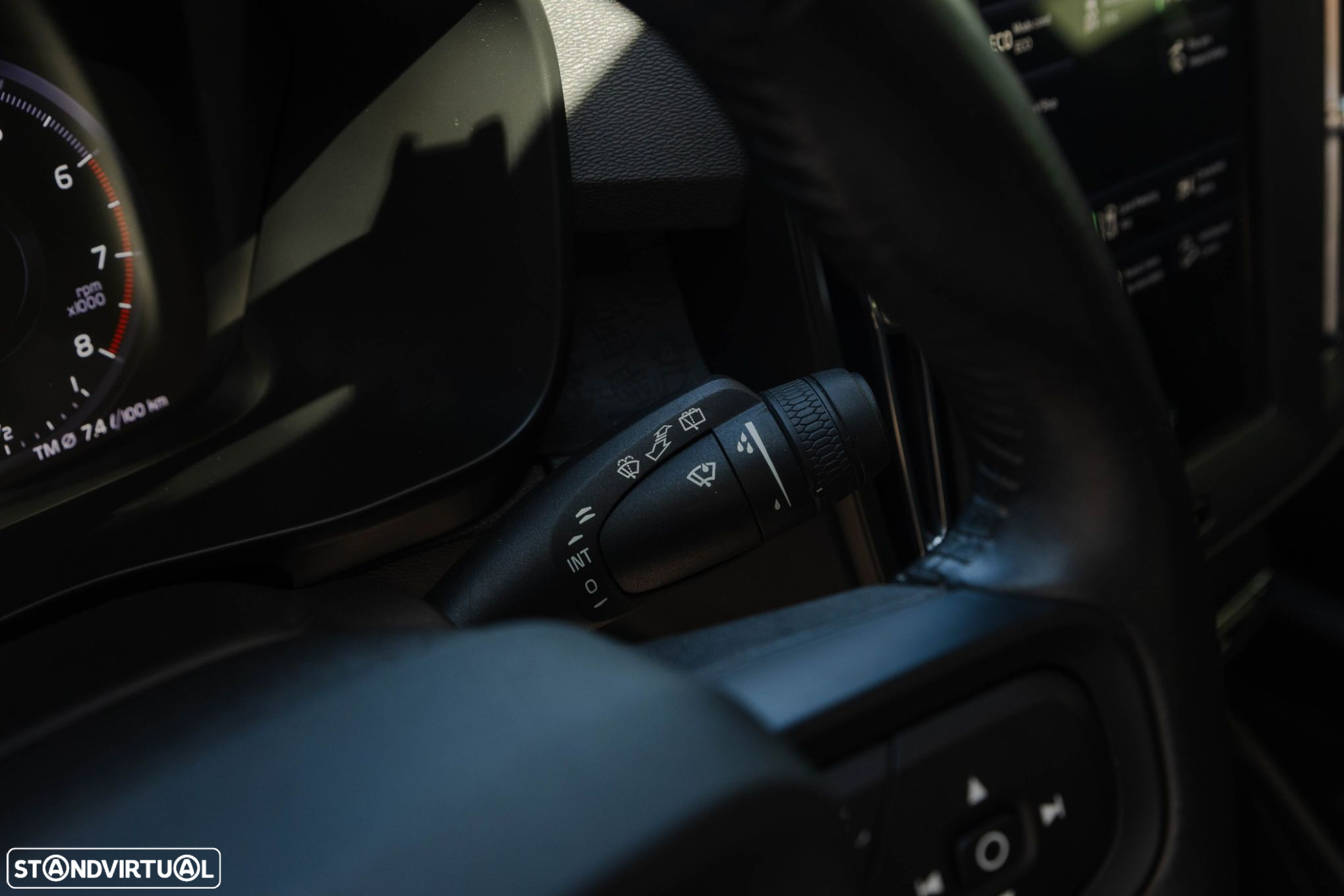 Volvo XC 40 1.5 T2 Momentum Core Geartronic - 15
