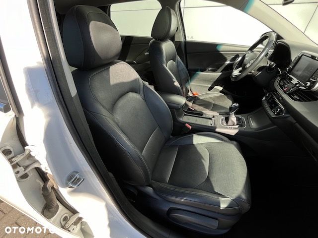 Hyundai i30 1.6 D Premiere Luxury - 13