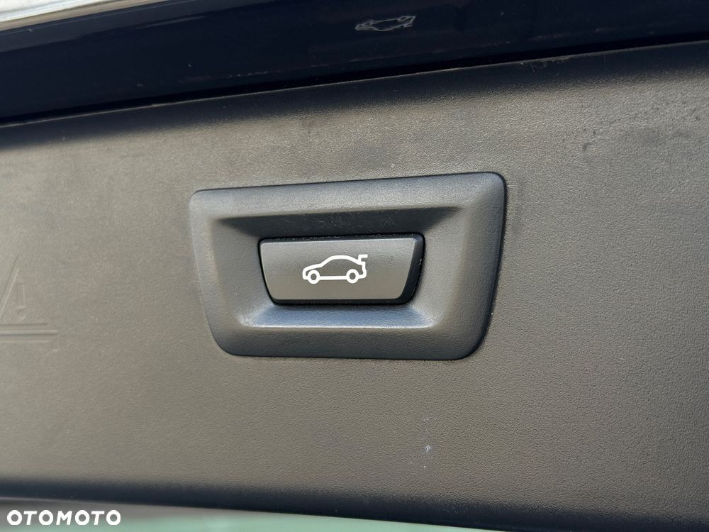 BMW Seria 5 520d xDrive - 24