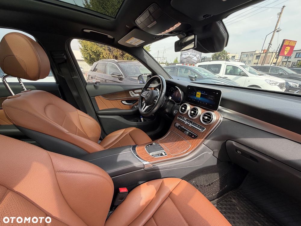 Mercedes-Benz GLC 300 4Matic 9G-TRONIC AMG Line - 5