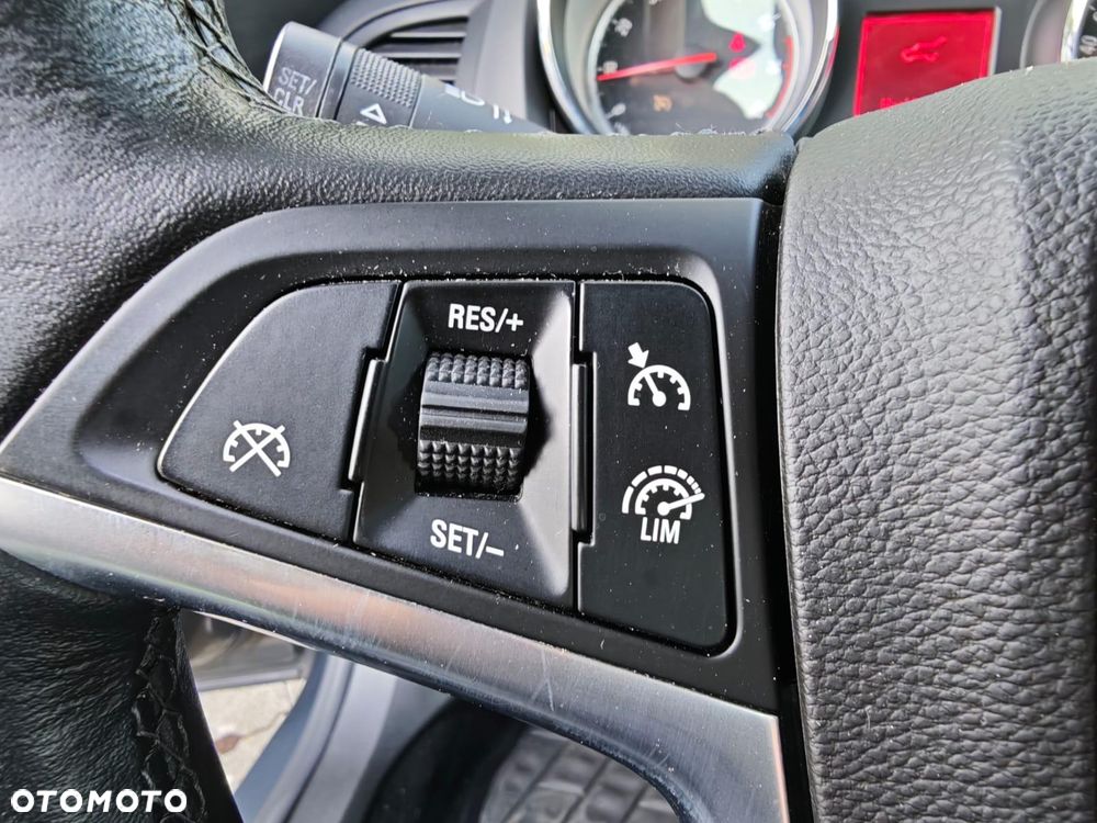 Opel Astra 1.6 Sport - 12