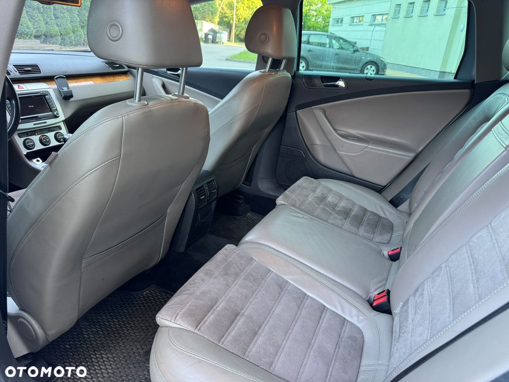 Volkswagen Passat 2.0 TDI Individual Chrom - 15