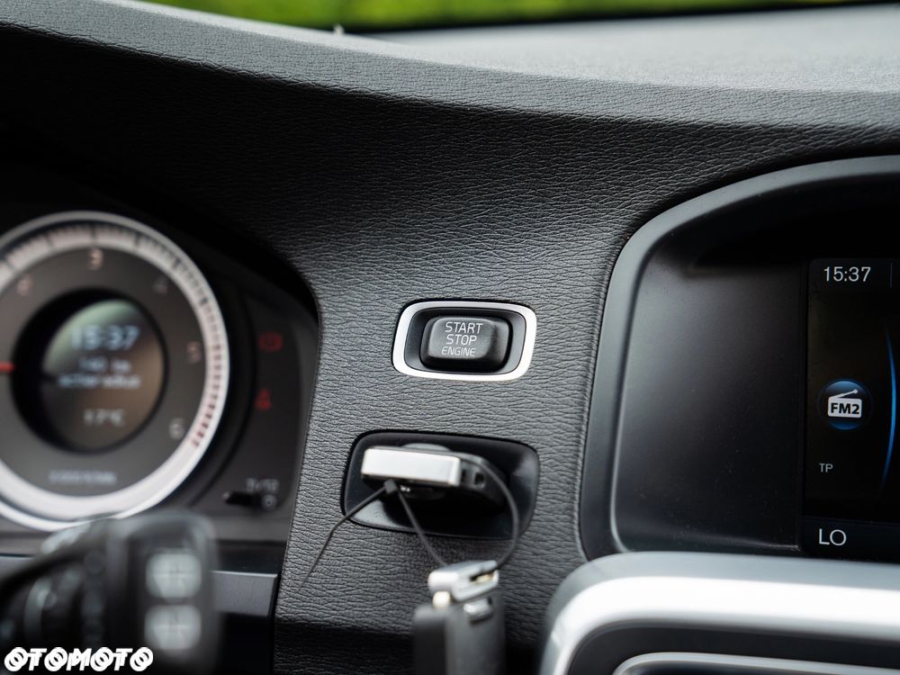 Volvo V60 D4 Momentum - 35