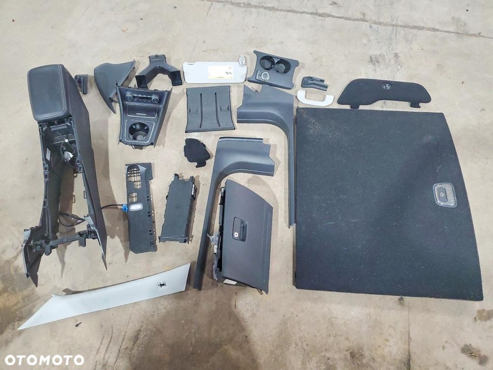 Mercedes-Benz GLA 250 4Matic 7G-DCT - 14