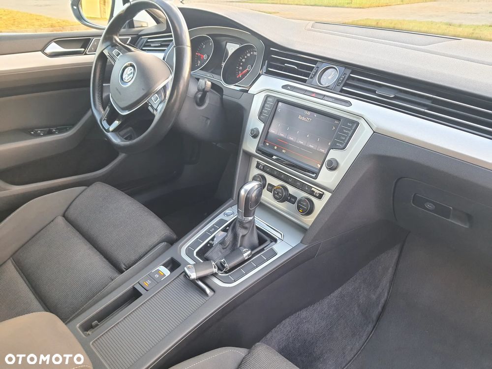 Volkswagen Passat 2.0 TDI SCR DSG Comfortline - 20