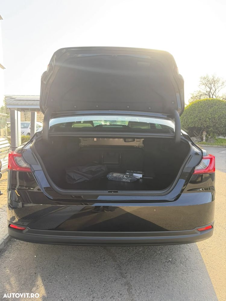 Toyota Camry 2.5 HEV Luxury - 8