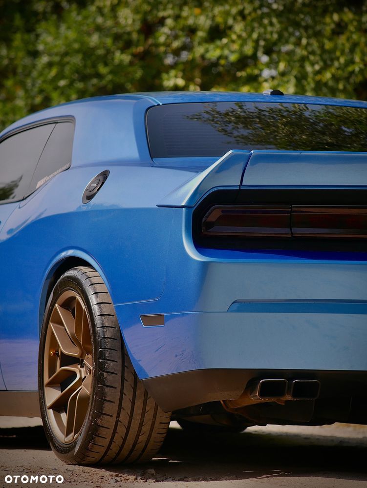 Dodge Challenger - 19