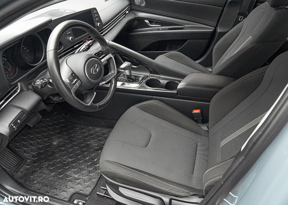 Hyundai Elantra 1.6 l 123 CP CVT Exclusive Navi - 12