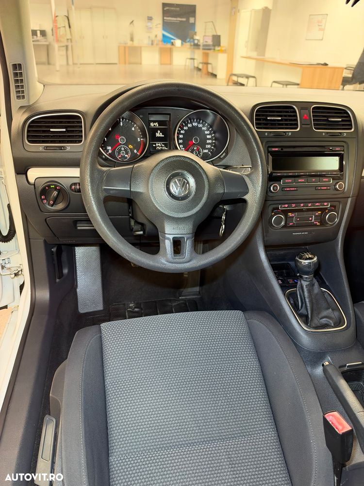 Volkswagen Golf - 6