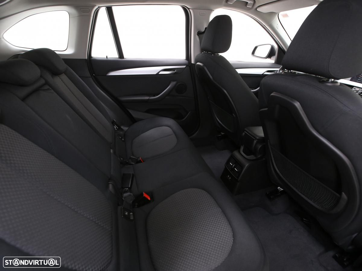 BMW X1 25 e xDrive Corporate Edition - 10