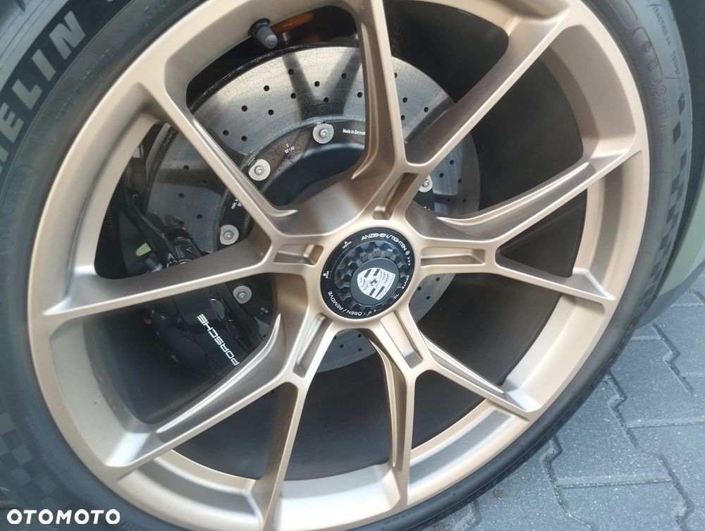 Porsche 911 GT3 Touring - 11