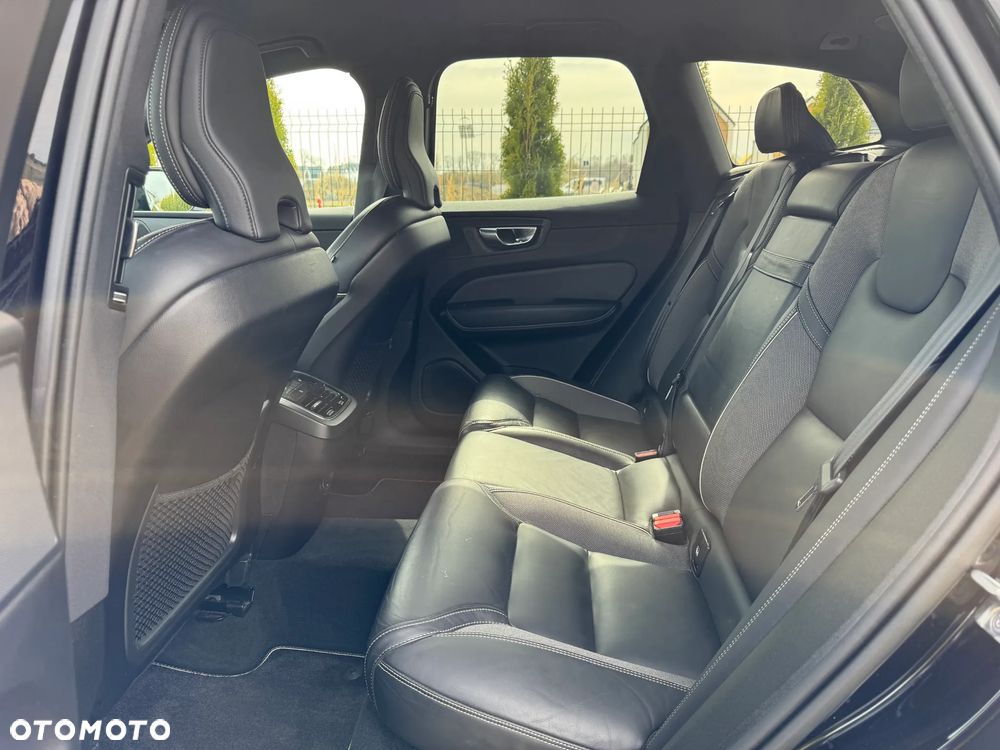 Volvo XC 60 B5 D AWD R-Design - 23