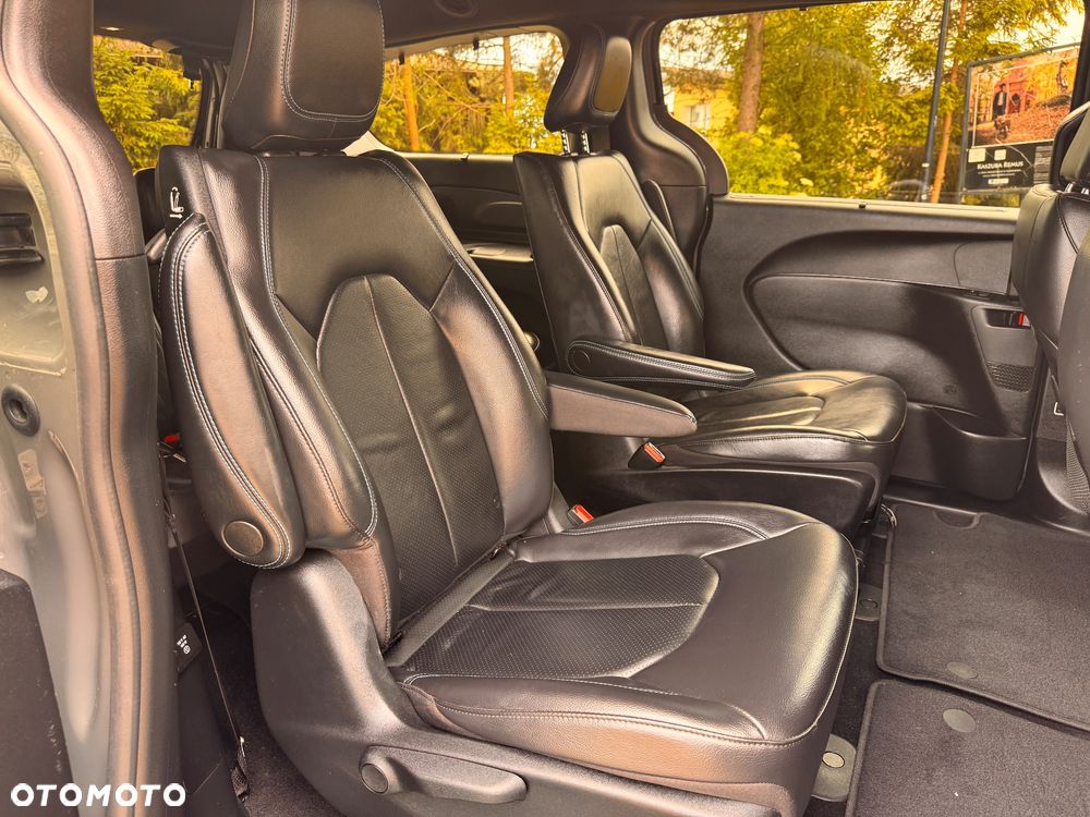Chrysler Pacifica - 4