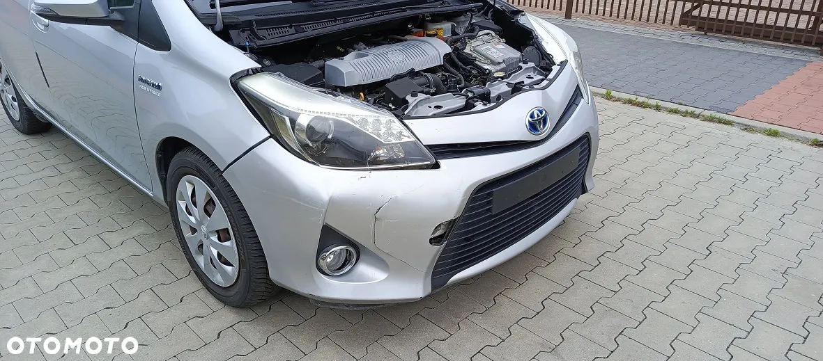 Toyota Yaris Hybrid 100 Dynamic - 12