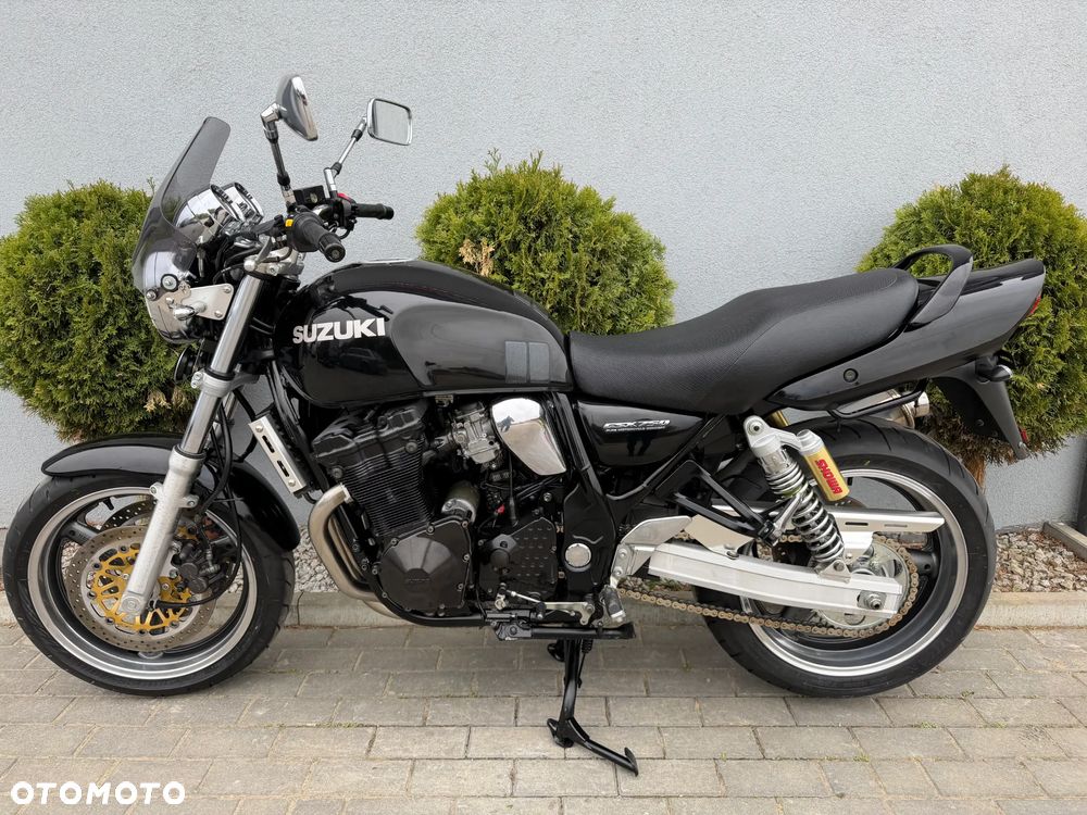 Suzuki GSX - 38