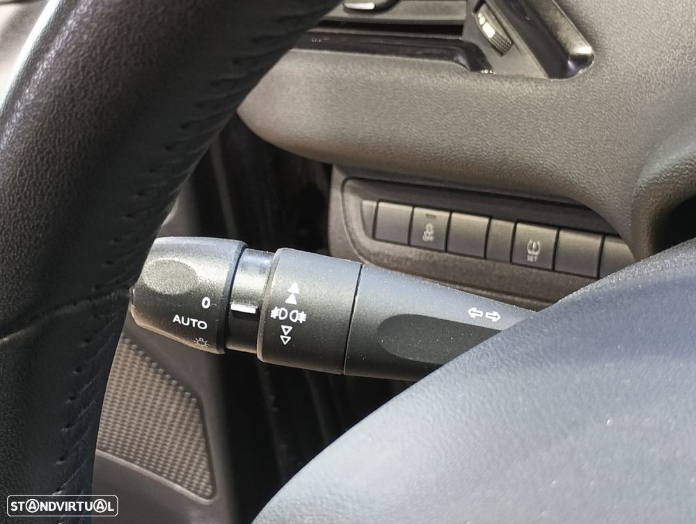 Peugeot 208 1.2 PureTech Style - 13