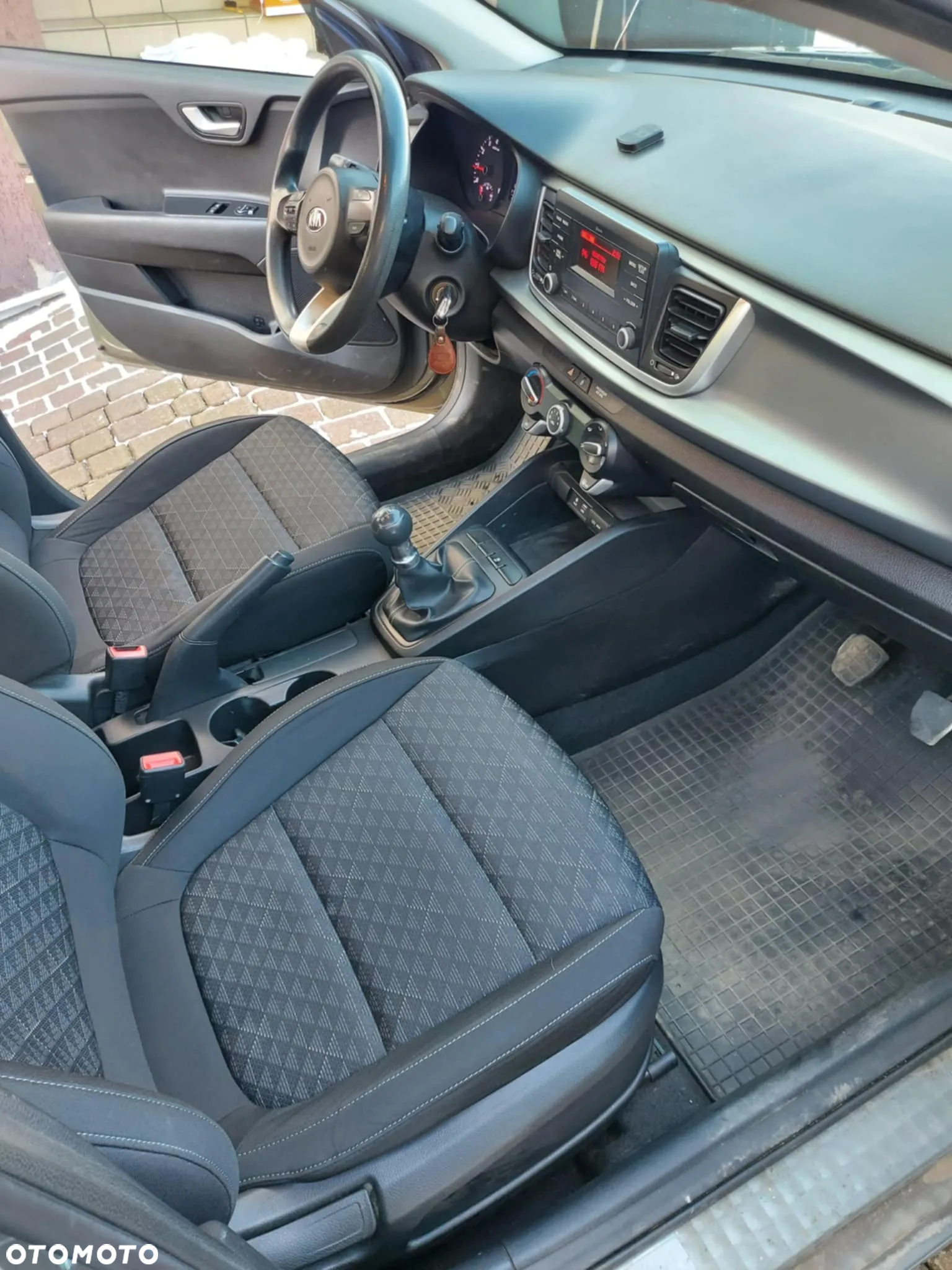 Kia Rio 1.2 L - 13
