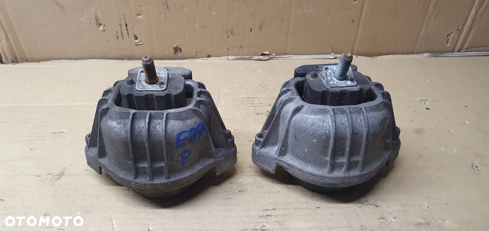 Łapa poduszka silnika prawa lewa BMW I E81 E87 2.0i 13981112 - 2