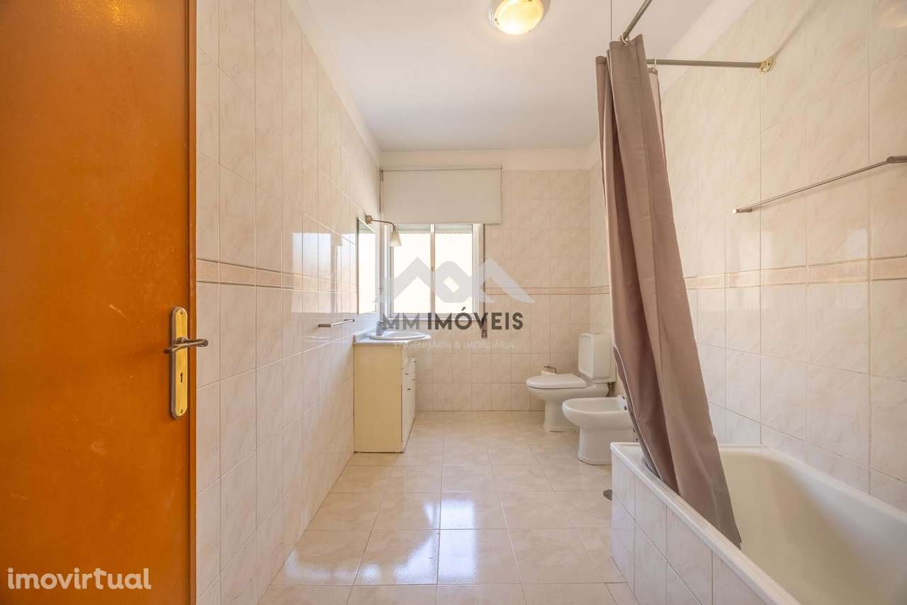 Habitação T3+1 | Comercio | Baguim do Monte | 3 Frentes | Investimento - Grande imagem: 4/42