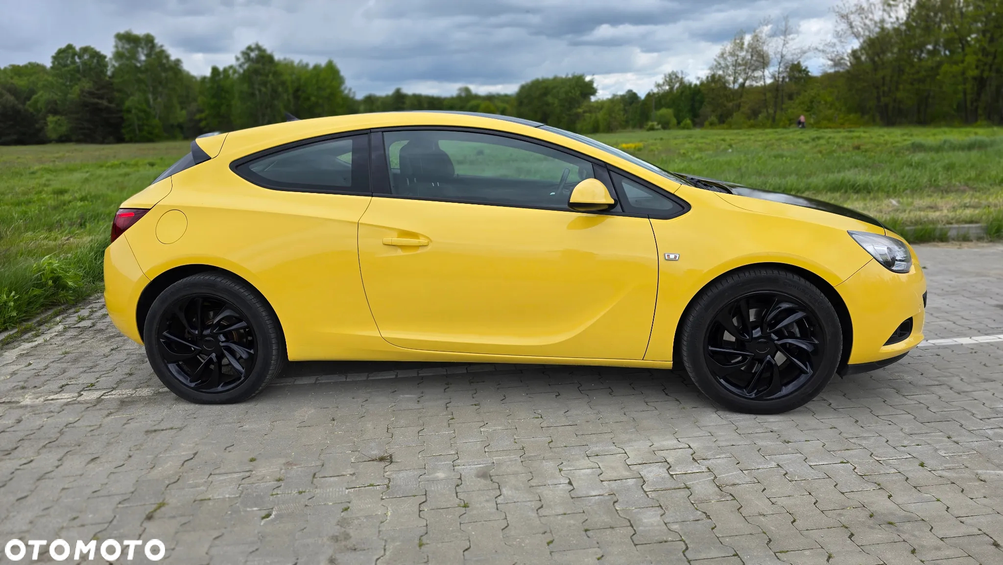 Opel Astra IV GTC 1.6 T Sport - 10