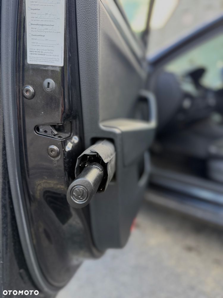 Skoda Superb 2.0 TDI DSG SportLine - 22