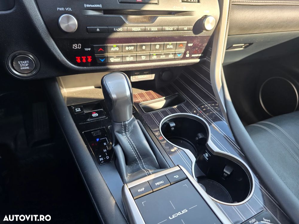 Lexus Seria RX - 7