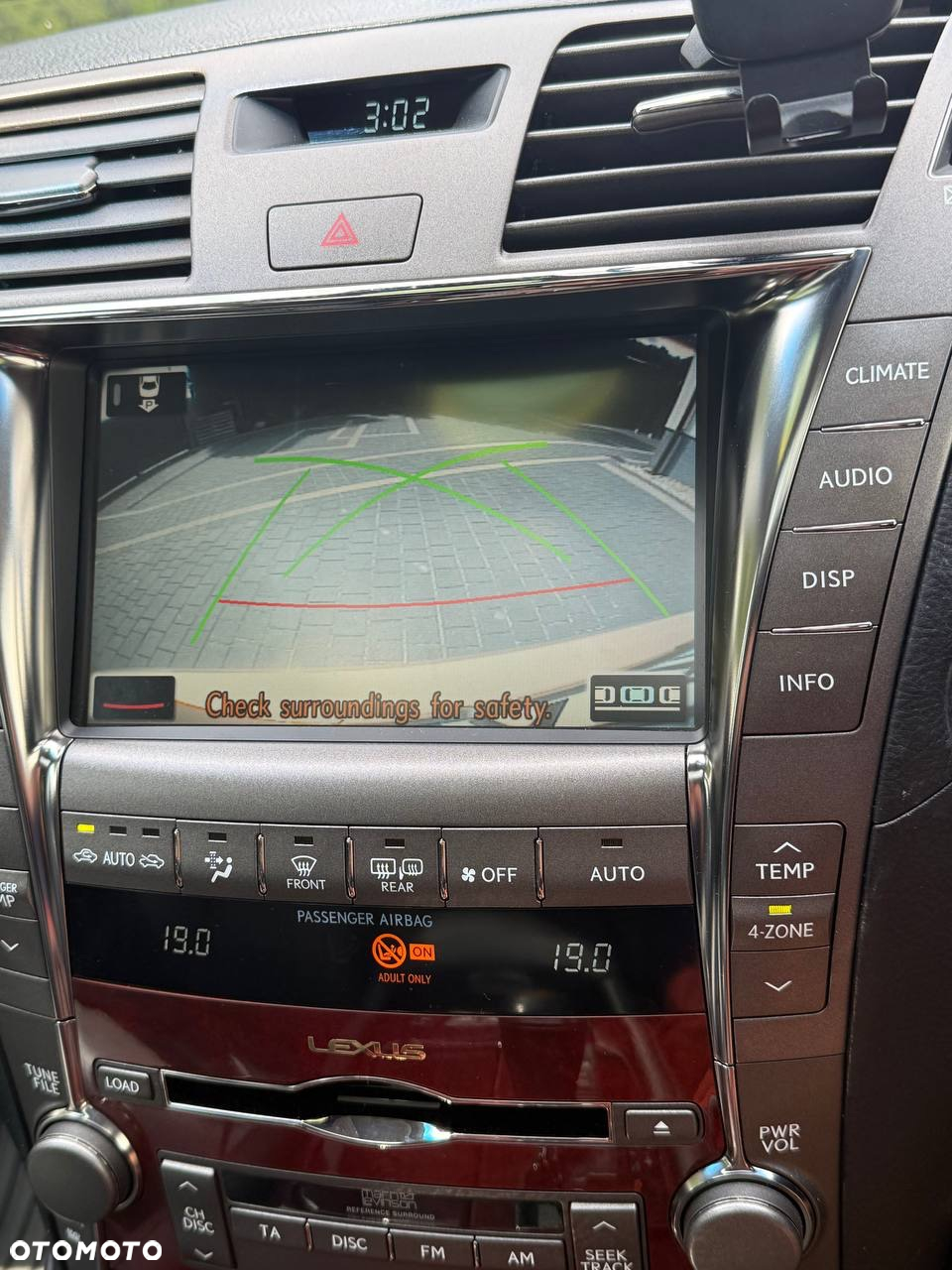 Lexus LS - 11