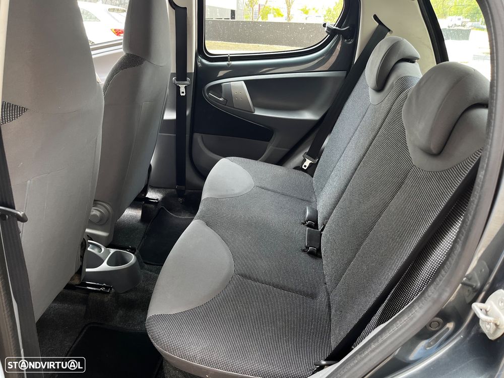 Peugeot 107 1.0 Trendy 2 Tronic - 10