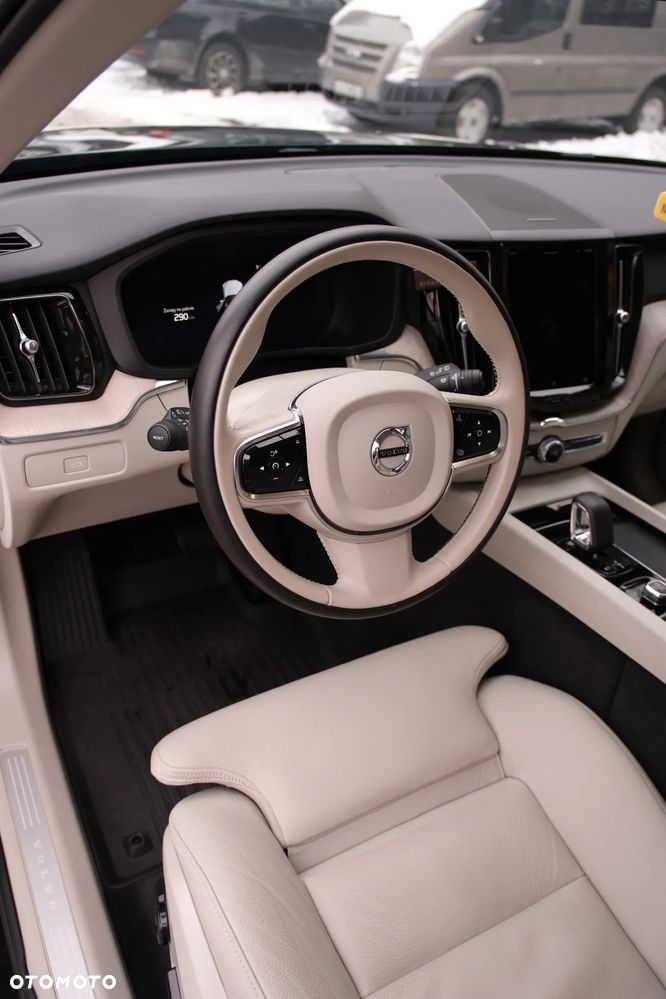 Volvo XC 60 B4 B Plus Dark - 12