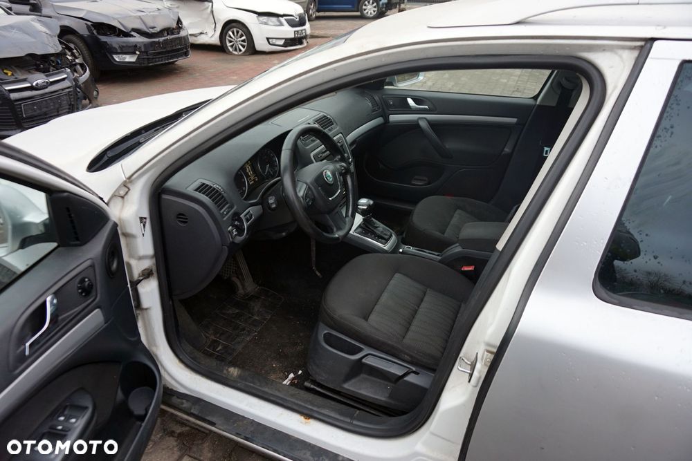 SKODA OCTAVIA II LIFT KOMBI 2010 9156 1.4 TSI CAXA 122KM MPH SREBRNY na części - 10
