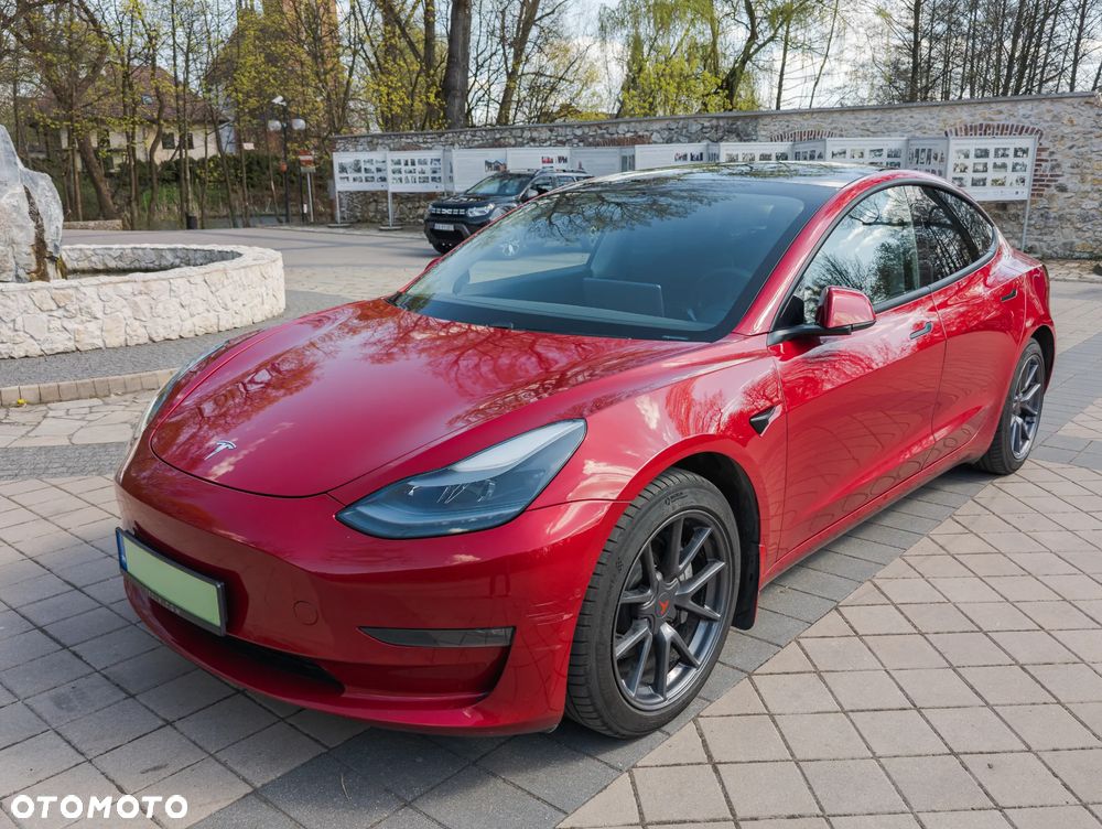 Tesla Model 3 - 4