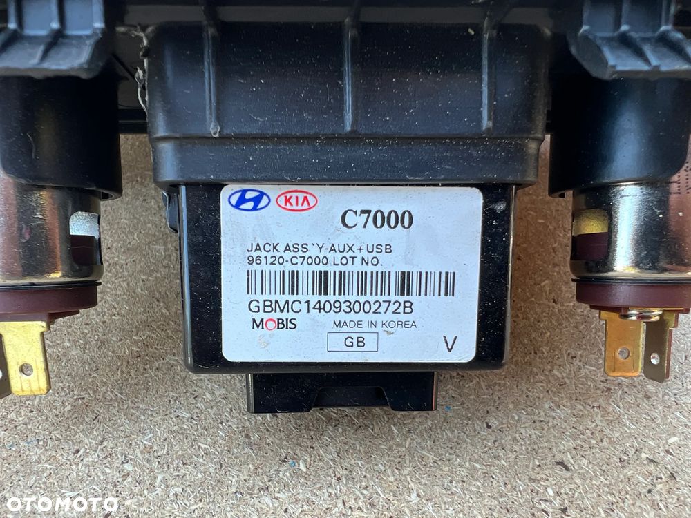 PANEL AUX USB GNIAZDO ZAPALNICZKI HYUNDAI I20 H84621C8000 - 3