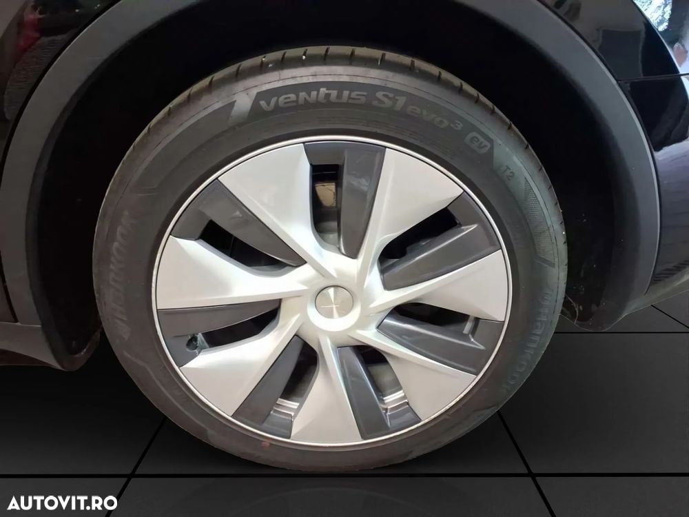 Tesla Model Y - 7
